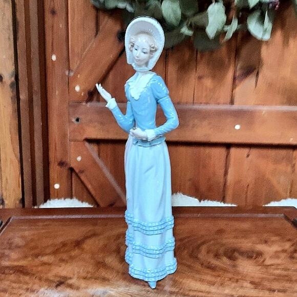 Lladro 1970 13" Lady with Parasol Retired - Picture 1 of 8